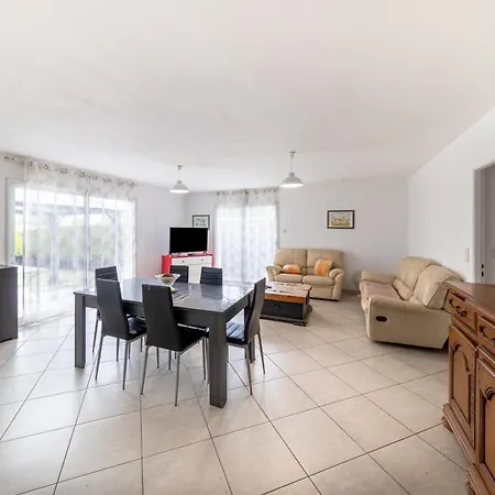 Prázdninový dům Maison Avec Grand Jardin *