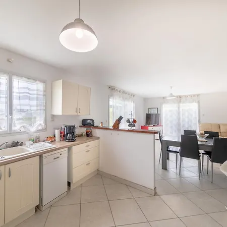 Prázdninový dům Maison Avec Grand Jardin LʼAiguillon-sur-Vie